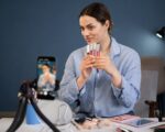 Woman micro-influencer